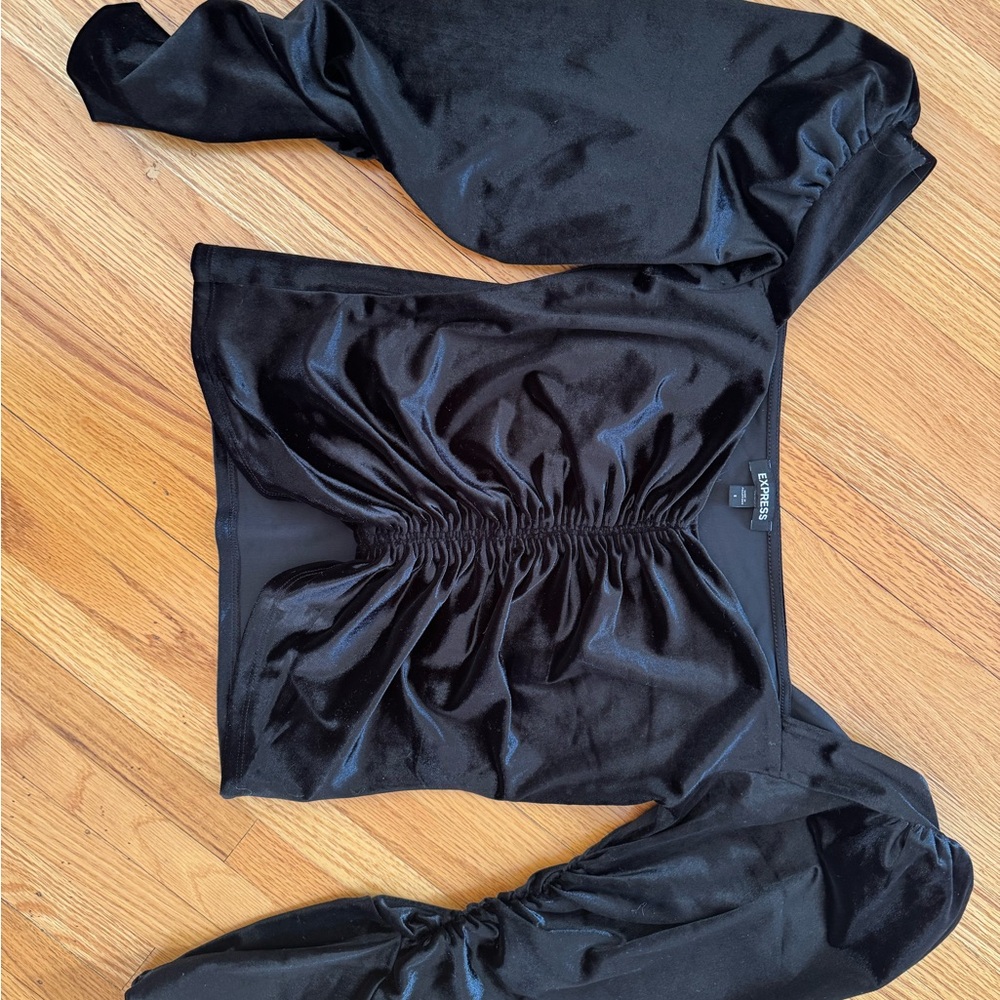 Black Off-Shoulder Ruched Top - Picture 3 of 4